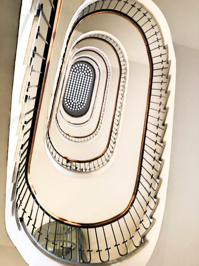 Spacious Bauhaus Icon Flat With Fitness Room In Central Buda, Close To The River And Margaret Island 布达佩斯 外观 照片